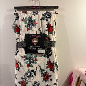 Ed Hardy tattoo print skulls & roses plush blanket throw BNWT